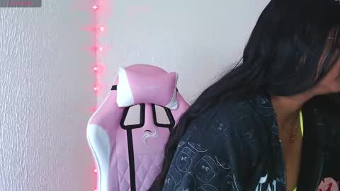 Snapshot of sweetalmaa chatting on 03.05.25 Alma online show from 03.05.25