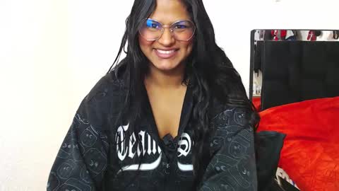 Snapshot of sweetalmaa chatting on 03.08.25 Alma online show from 03.08.25