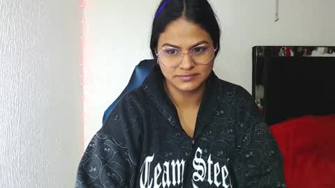 Snapshot of sweetalmaa chatting on 03.10.25 Alma online show from 03.10.25