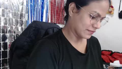 Snapshot of sweetalmaa chatting on 09.23.25 Alma online show from 09.23.25