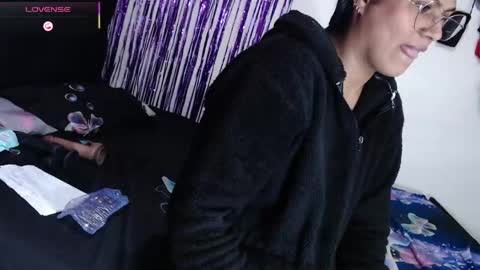 Snapshot of sweetalmaa chatting on 12.01.25 Alma online show from 12.01.25