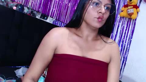 Snapshot of sweetalmaa chatting on 12.01.25 Alma online show from 12.01.25