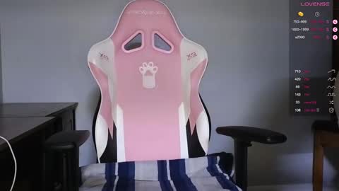 Sweet Dee online show from 09.10.25