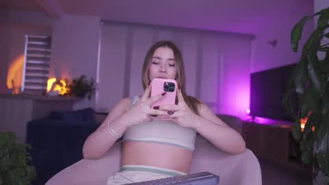 Snapshot of sweetann08 chatting on 10.24.25 Camila online show from 10.24.25