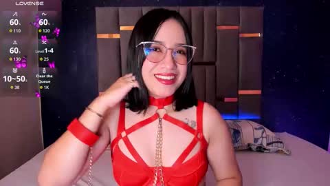 Snapshot of sweetanniie_ chatting on 11.30.25 Annie online show from 11.30.25