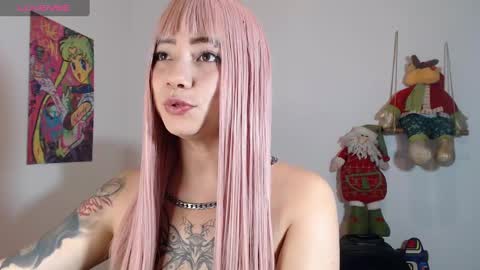       Independent model online show from 12.22.24