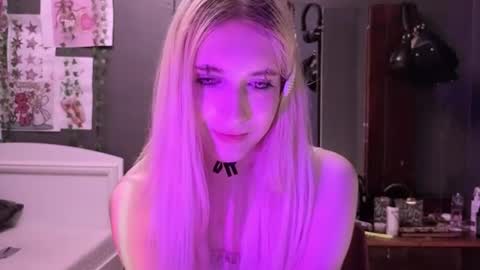 sweetcrystalll online show from 07.10.26