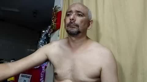 Snapshot of sweetcuervo chatting on 12.21.24 sweetcuervo independent model online show from 12.21.24