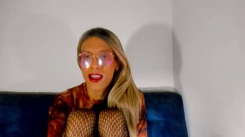 Snapshot of sweetdesaire chatting on 10.21.25 Amelia online show from 10.21.25