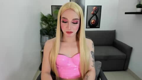 Snapshot of sweeteverdeen chatting on 06.27.26 sweetkatniss online show from 06.27.26