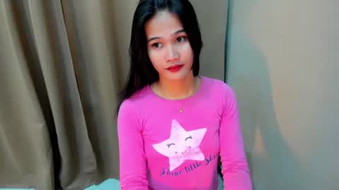 Snapshot of sweetgirl_latina143 chatting on 09.15.25 sweetgirl_latina143 online show from 09.15.25