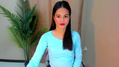 Snapshot of sweetgirl_latina143 chatting on 09.30.25 sweetgirl_latina143 online show from 09.30.25