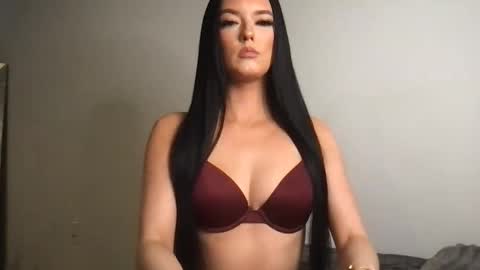 Snapshot of sweetgraciexo chatting on 11.20.25 Gracie online show from 11.20.25