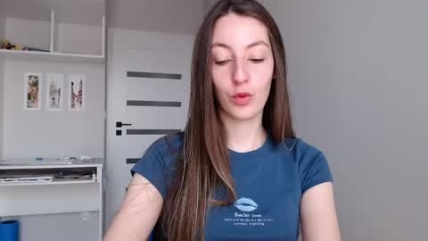 Snapshot of sweetheart_77 chatting on 05.22.26 Emma online show from 05.22.26