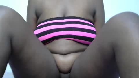 Snapshot of sweetheidey chatting on 05.19.26 sweetheidey online show from 05.19.26