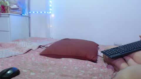 Snapshot of sweethoney22_ chatting on 10.04.25 Sabrina y Eliot online show from 10.04.25