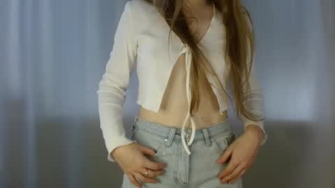 Snapshot of sweetie_lover chatting on 09.16.25 Annie online show from 09.16.25