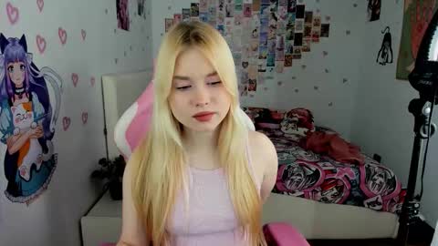 Snapshot of sweetie_mi chatting on 02.22.26 Mia online show from 02.22.26