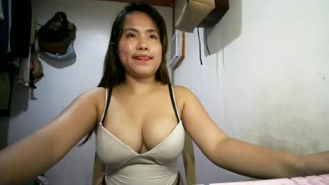 Snapshot of sweetie_trishiaxx chatting on 06.24.26 Your GoodGirlSweet trish online show from 06.24.26