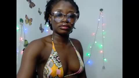 Snapshot of sweetjuicyclit chatting on 06.22.26 zuri online show from 06.22.26
