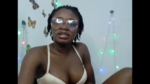 Snapshot of sweetjuicyclit chatting on 06.24.26 zuri online show from 06.24.26