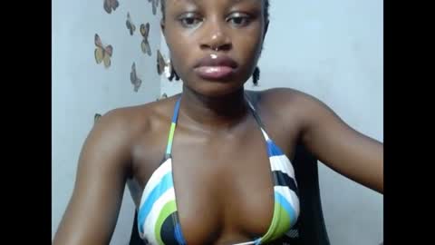 Snapshot of sweetjuicyclit chatting on 07.19.26 zuri online show from 07.19.26