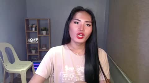 Snapshot of sweetladyboyx chatting on 01.08.25 online show from 01.08.25