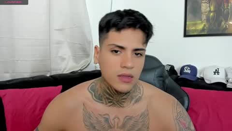 Snapshot of sweetlatinoboy chatting on 04.15.26 SWEETLATINBOY online show from 04.15.26