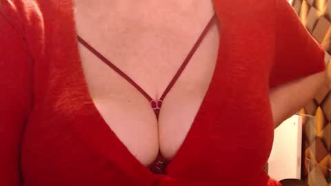 Snapshot of sweetli_angel chatting on 10.12.25 sweetli_angel online show from 10.12.25