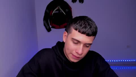 Snapshot of sweetlian_04 chatting on 01.04.25 Lian online show from 01.04.25