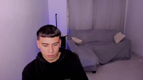 Snapshot of sweetlian_04 chatting on 03.05.25 Lian online show from 03.05.25