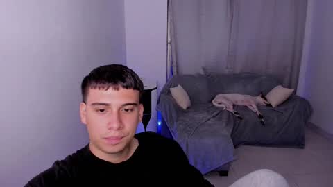 Snapshot of sweetlian_04 chatting on 03.07.25 Lian online show from 03.07.25