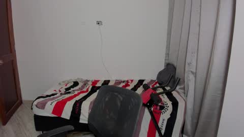 Snapshot of sweetlian_04 chatting on 10.03.25 Lian online show from 10.03.25