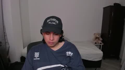 Snapshot of sweetlian_04 chatting on 12.21.25 Lian online show from 12.21.25