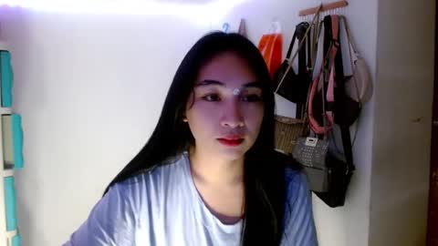 Snapshot of sweetlilly_18 chatting on 03.10.25 Lilly online show from 03.10.25