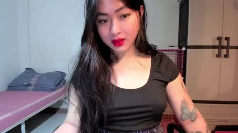 Snapshot of sweetlovepinay04 chatting on 12.05.24 Zoe online show from 12.05.24