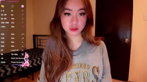 Snapshot of sweetlovepinay04 chatting on 05.15.26 Zoe online show from 05.15.26