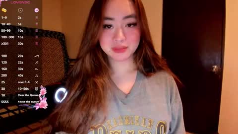 Snapshot of sweetlovepinay04 chatting on 05.23.26 Zoe online show from 05.23.26