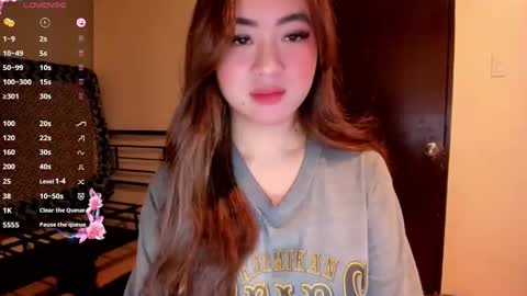 Snapshot of sweetlovepinay04 chatting on 05.25.26 Zoe online show from 05.25.26