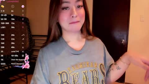 Snapshot of sweetlovepinay04 chatting on 05.29.26 Zoe online show from 05.29.26