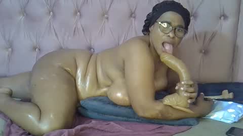 sweetmellowx1 online show from 02.18.25