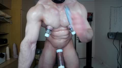 Snapshot of sweetmuscles_boy chatting on 06.30.26 Lorenzo online show from 06.30.26