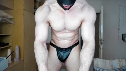 Snapshot of sweetmuscles_boy chatting on 07.17.26 Lorenzo online show from 07.17.26