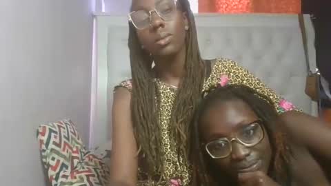 Snapshot of sweetnovah chatting on 05.25.26 Novah girlie online show from 05.25.26