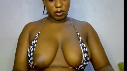 Snapshot of sweetpetitgirl chatting on 03.01.26 LILY BRANDY online show from 03.01.26