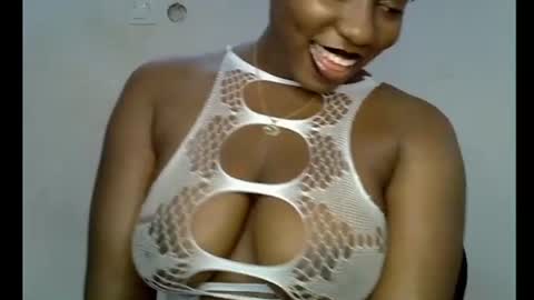 Snapshot of sweetpetitgirl chatting on 07.10.26 LILY BRANDY online show from 07.10.26