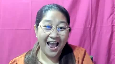 Snapshot of sweetpilipina88 chatting on 12.22.24 MIA online show from 12.22.24