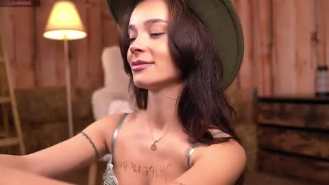 Snapshot of sweetrossie chatting on 02.06.26 Rose online show from 02.06.26