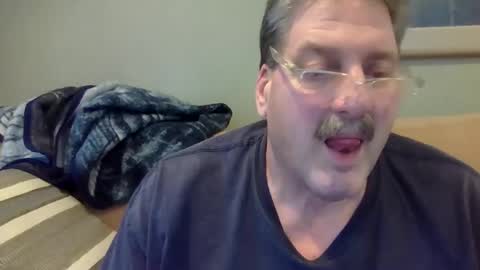 Snapshot of sweetsforu326 chatting on 01.05.25 sweetbrowneyes623 online show from 01.05.25