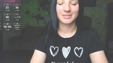 Snapshot of sweetshy99 chatting on 05.19.26 Sweet Shy online show from 05.19.26